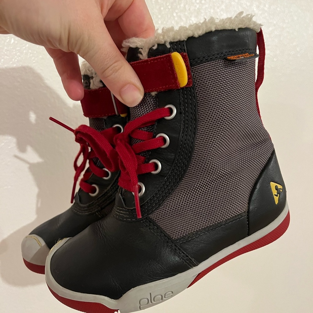 Plae winter boots